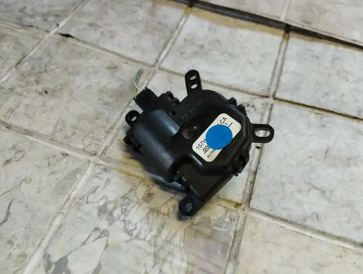 Ford Focus (2005 - 2008) Двигатель задвижки потока воздуха — фото 1