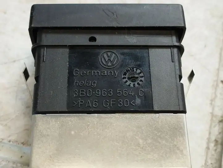 Volkswagen PASSAT B5.5 (2001 - 2005) 3B0963564C Включатель обогрева — фото 2