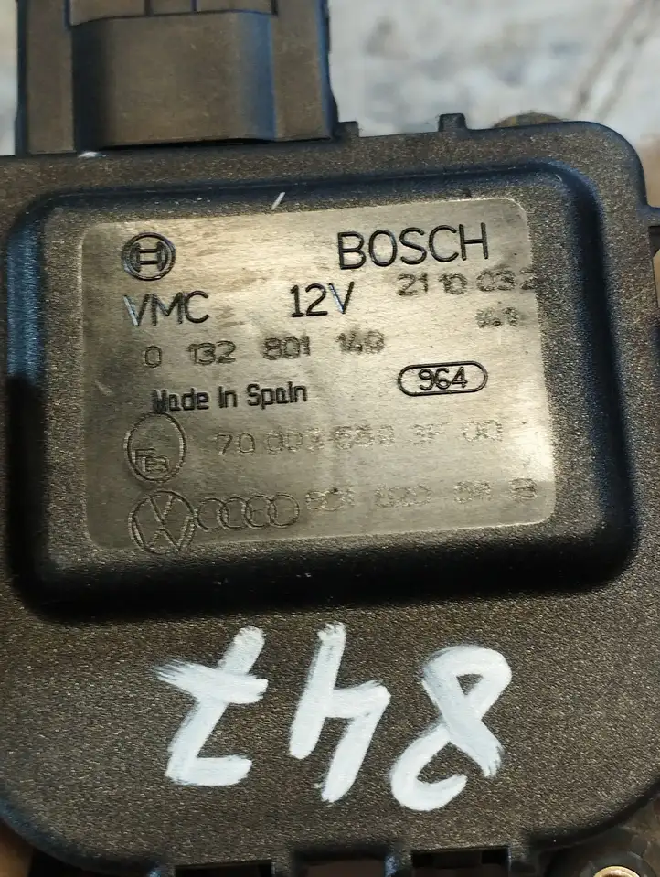 Volkswagen PASSAT B5.5 (2001 - 2005) 0132801149 Двигатель задвижки потока воздуха — фото 4