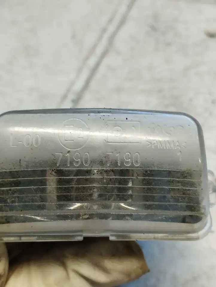Peugeot 206 (1998 - 2012) 71907190 Подсветка номера — фото 3
