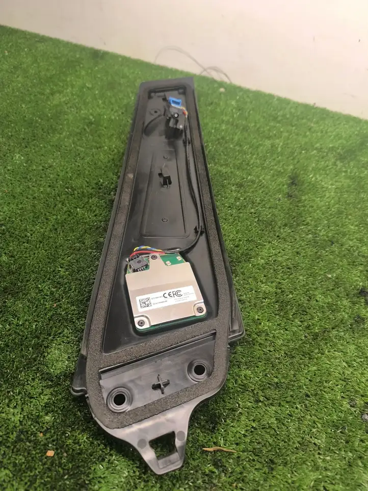 Tesla Model 3 (2017 - 2023) 1089773E Верхняя обшивка стойки B — фото 5