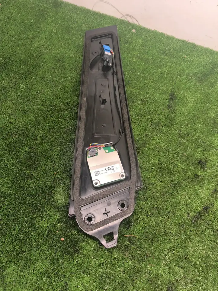 Tesla Model 3 (2017 - 2023) 1089773E Верхняя обшивка стойки B — фото 7