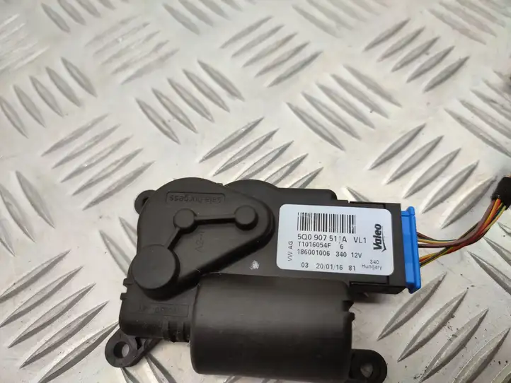 Seat Leon (5F) (2012 - 2019) 5Q0907511A Двигатель задвижки потока воздуха — фото 6