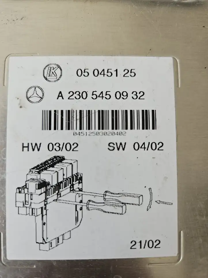 Mercedes-Benz SL R230 (2001 - 2012) A2305450932 Блок предохранителей (комплект) — фото 2