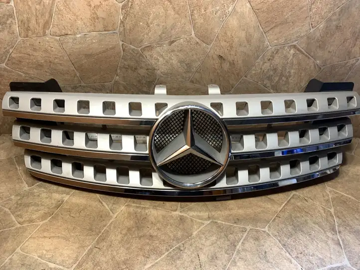 Mercedes-Benz ML W164 (2005 - 2011) A1648880123 Передняя решетка — фото 7