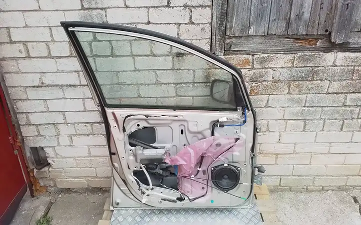 Toyota Avensis Verso (2001 - 2004) Дверь — фото 4