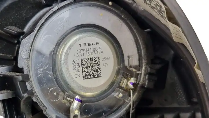 Tesla Model 3 (2017 - 2023) 109588600F Твитер передней двери — фото 6