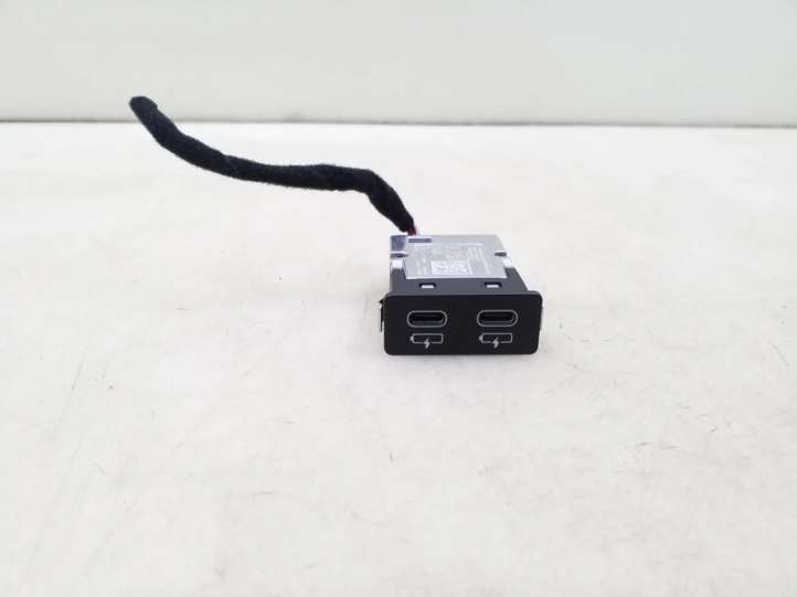 8711938 BMW 3 G20 G21 USB jungtis