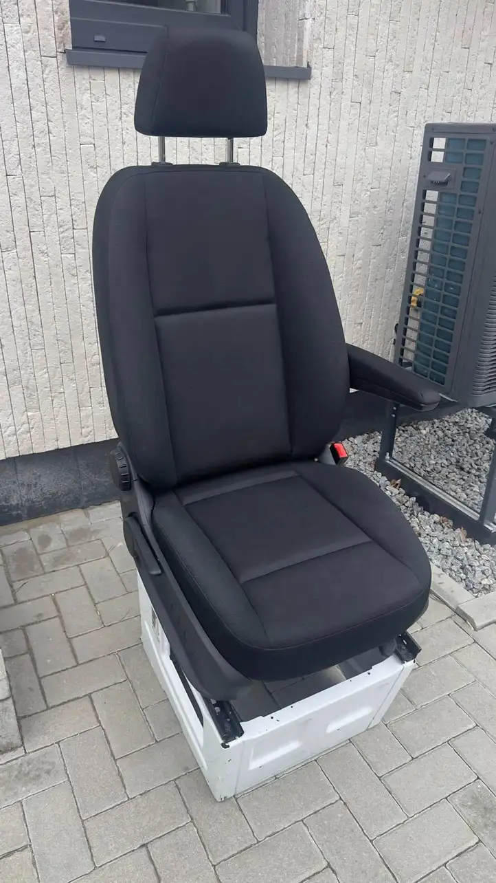 Mercedes-Benz Sprinter W907 W910 (2018 - ) Переднее сиденье пассажира — фото 1