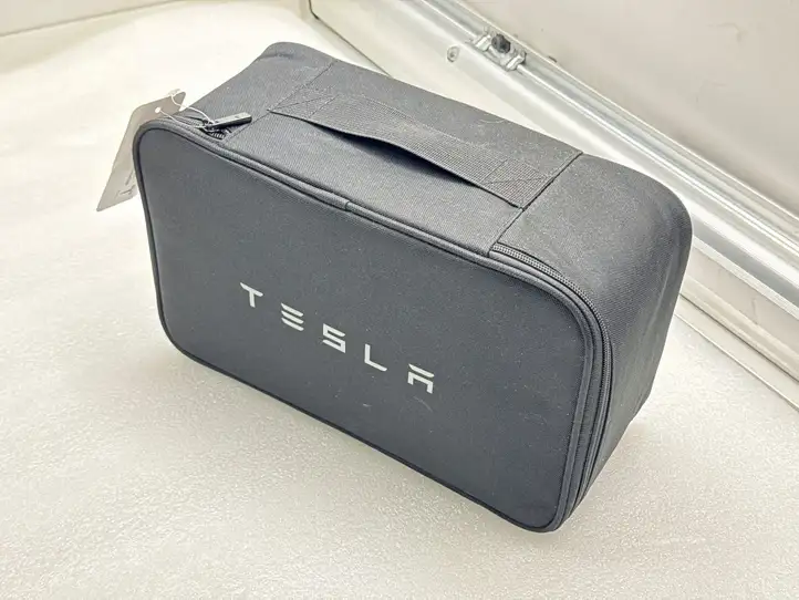 Tesla Model Y (2019 - 2024) 153635600A Съемный буксировочный крюк — фото 1