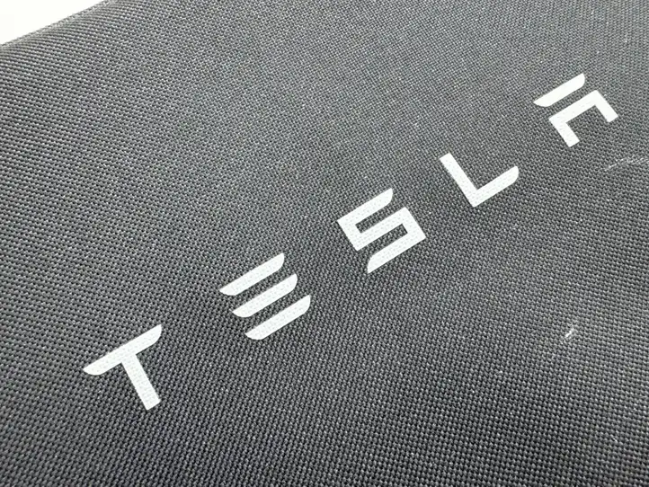 Tesla Model Y (2019 - 2024) 153635600A Съемный буксировочный крюк — фото 9