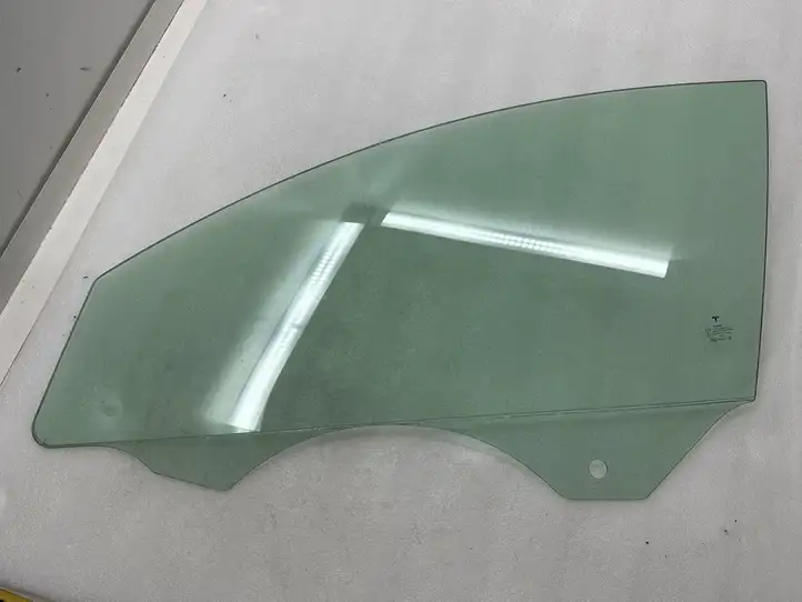 Tesla Model Y (2019 - 2024) 43R011846 Стекло передней двери — фото 2