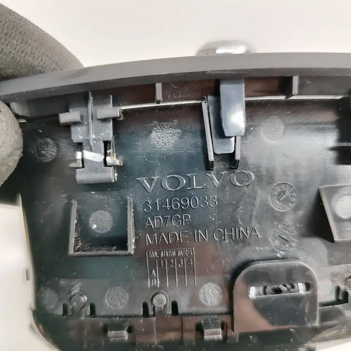 Volvo XC40 (2017 - ) 31469033 Воздушная решетка панели — фото 7