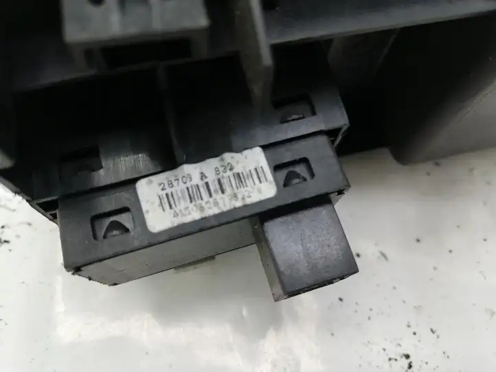 Fiat Grande Punto (2005 - 2014) Блок кнопок стеклоподъемников — фото 2