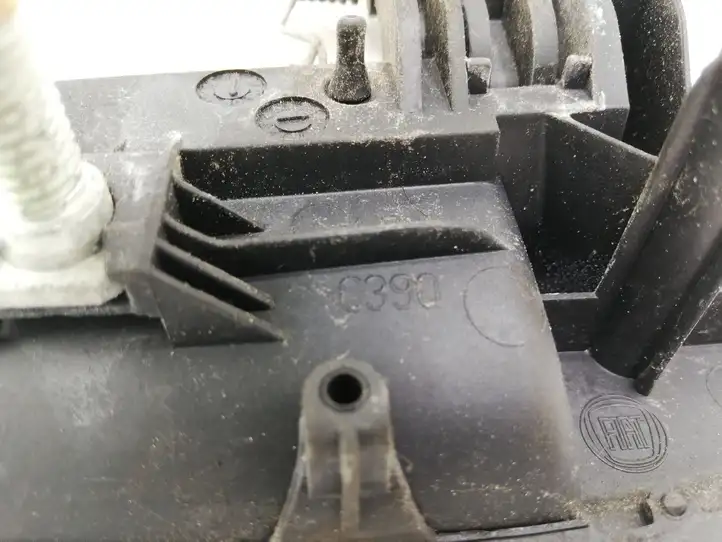 Fiat Grande Punto (2005 - 2014) C390 Наружная ручка задней двери — фото 3
