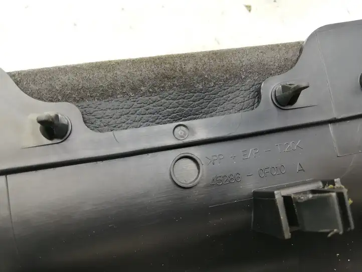 Toyota Corolla Verso E121 (2001 - 2004) 4528960F010 Обшивка рулевой колонки — фото 3