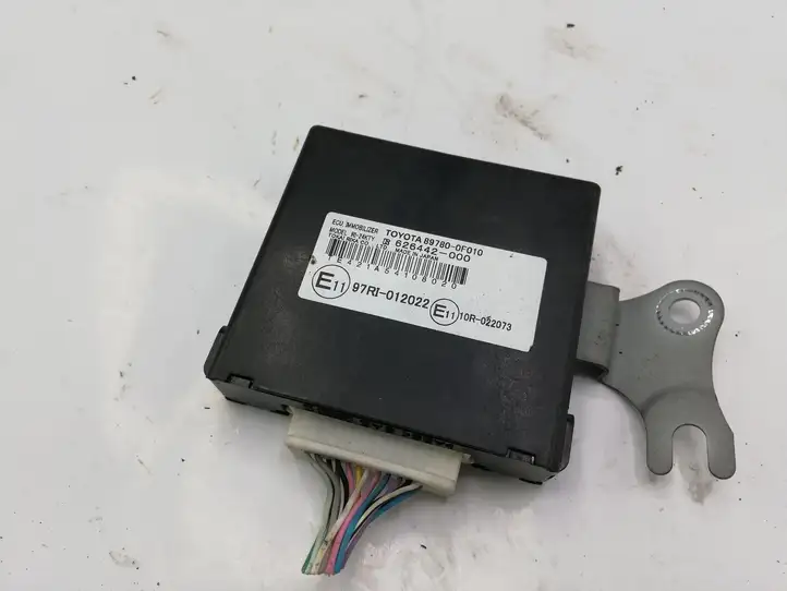 Toyota Corolla Verso E121 (2001 - 2004) 897800F010 Блок иммобилайзера — фото 2