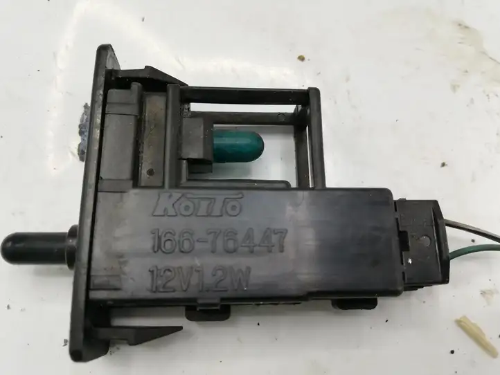 Toyota Corolla Verso E121 (2001 - 2004) 8126033030 Лампа подсветки бардачка — фото 2