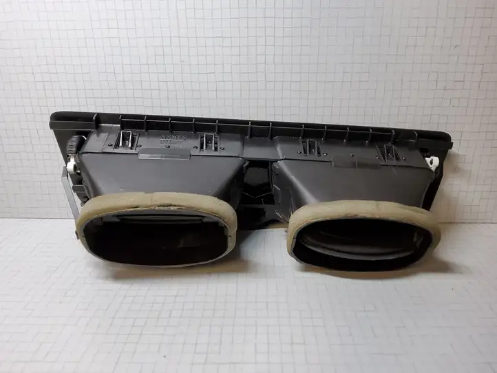 Volvo S60 (2000 - 2004) 3409374 Центральный воздушный дефлектор — фото 2