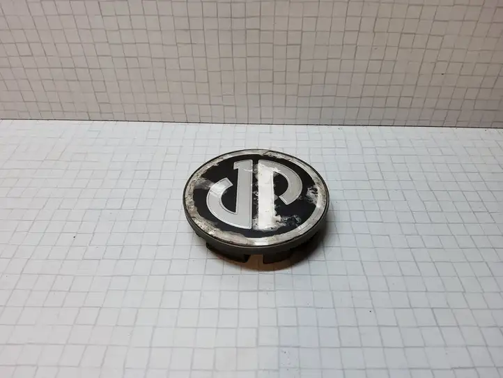 Volkswagen Fox (2005 - 2009) Неоригиналные колпаки ступицы — фото 1