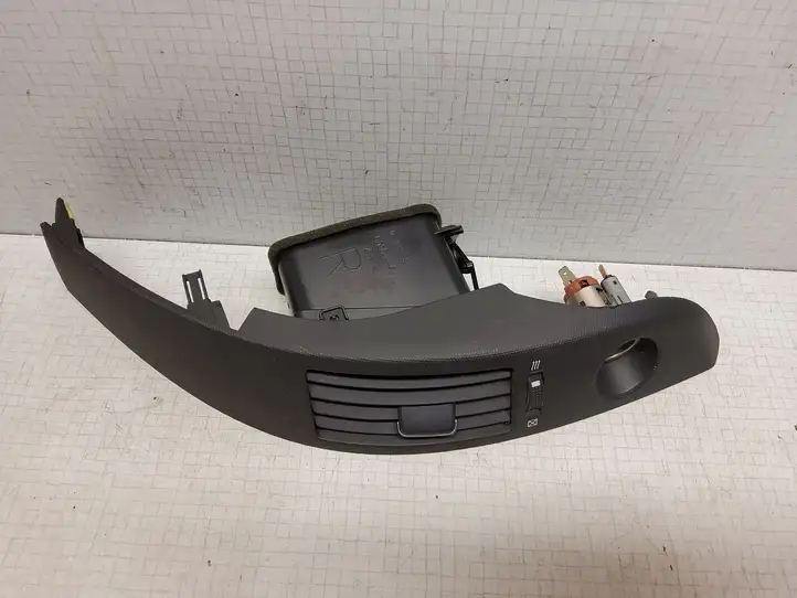 Toyota Corolla Verso E121 (2004 - 2007) 6556444010 Центральный воздушный дефлектор — фото 2