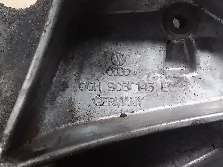 Audi A4 S4 B8 8K (2007 - 2011) 06H903143E Кронштейн масляного фильтра — фото 2