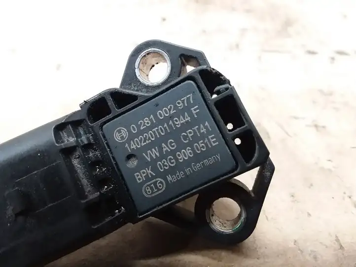 Volkswagen Golf VII (2013 - 2019) 0281002977 Датчик давления воздуха впуска — фото 2