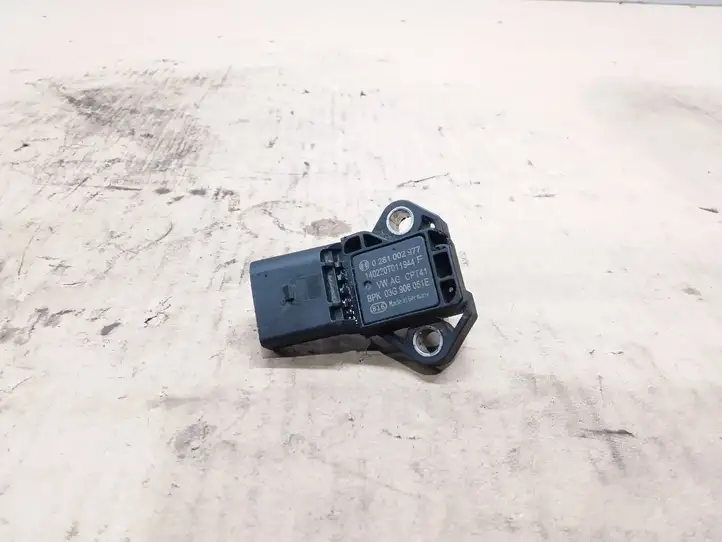 Volkswagen Golf VII (2013 - 2019) 0281002977 Датчик давления воздуха впуска — фото 3