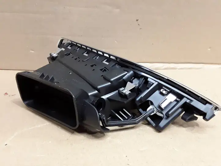 Peugeot 208 (2015 - 2019) 967313177 Боковой воздушный дефлектор — фото 2