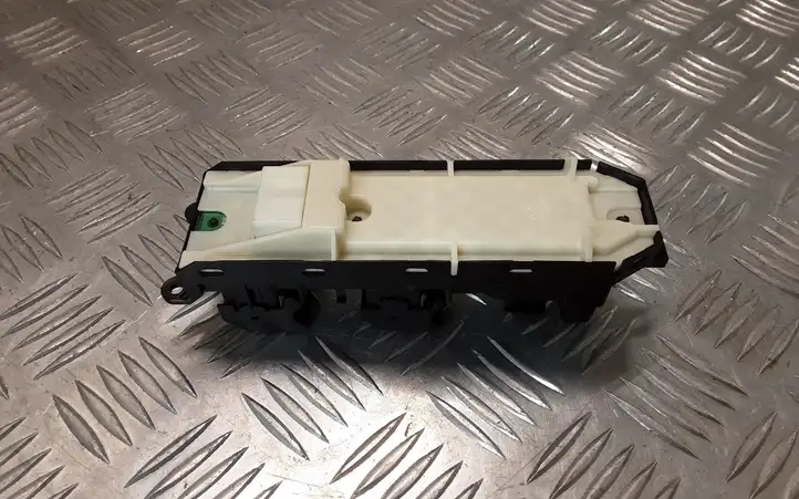 Toyota Land Cruiser (J150) (2009 - ) 8404060220 Блок кнопок стеклоподъемников — фото 4
