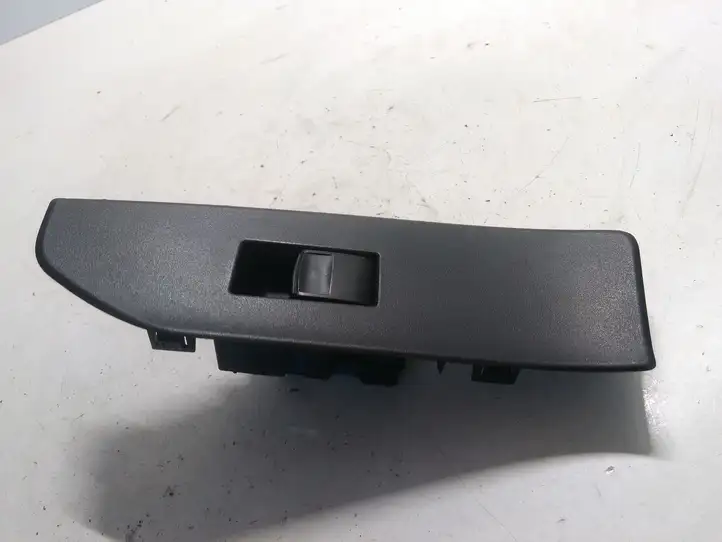Toyota Verso (2009 - 2012) 742320F050 Блок кнопок стеклоподъемников — фото 3