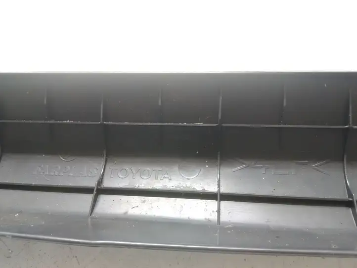 Toyota Verso (2009 - 2012) 679140F020 Внутренняя отделка переднего порога — фото 2