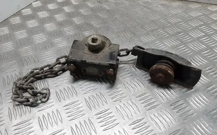 Toyota Land Cruiser (J150) (2009 - ) Кронштейн запасного колеса — фото 2