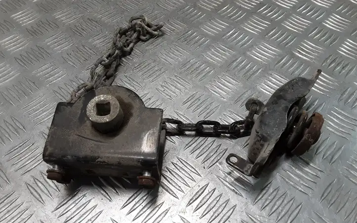 Toyota Land Cruiser (J150) (2009 - ) Кронштейн запасного колеса — фото 4