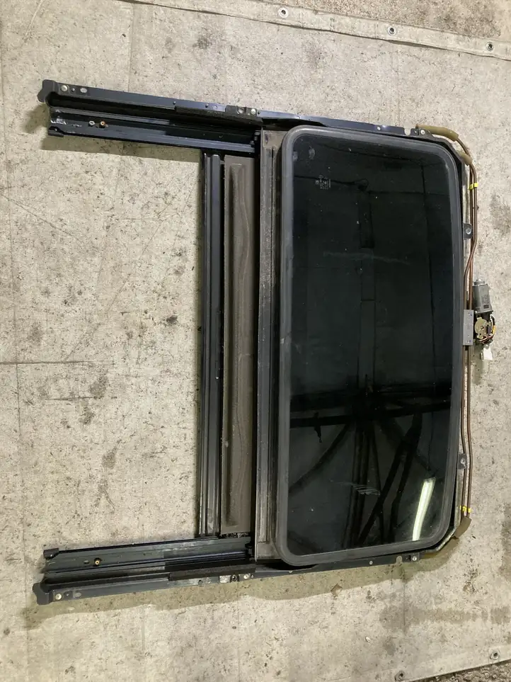 Toyota Land Cruiser (HDJ90) (1996 - 2002) 8573033010 Комплект люка крыши — фото 1