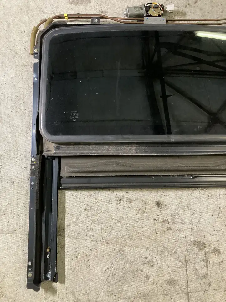 Toyota Land Cruiser (HDJ90) (1996 - 2002) 8573033010 Комплект люка крыши — фото 2