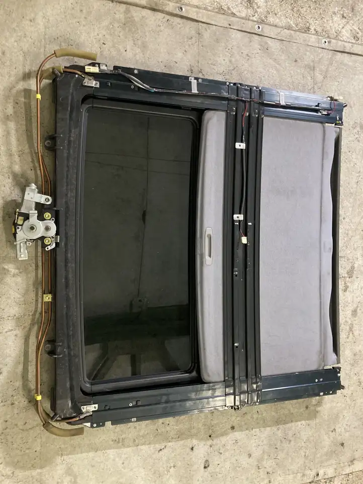 Toyota Land Cruiser (HDJ90) (1996 - 2002) 8573033010 Комплект люка крыши — фото 7