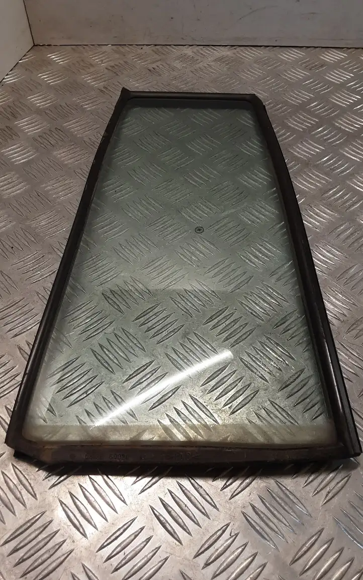 Toyota Land Cruiser (HDJ90) (1996 - 2002) 6818960080 Форточка двери — фото 1