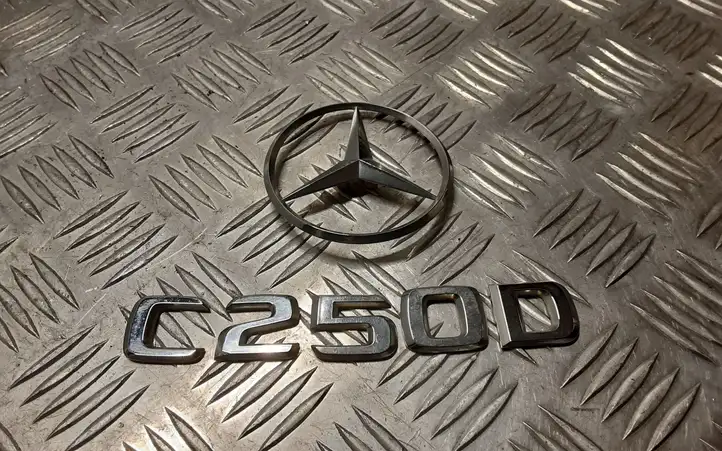 Mercedes-Benz C W204 (2007 - 2014) Эмблема производителя — фото 1