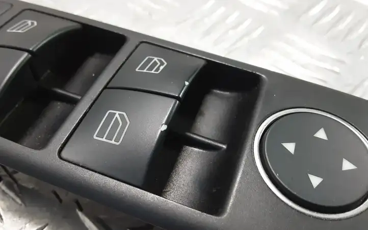 Mercedes-Benz C W204 (2007 - 2014) A2049055402 Блок кнопок стеклоподъемников — фото 3