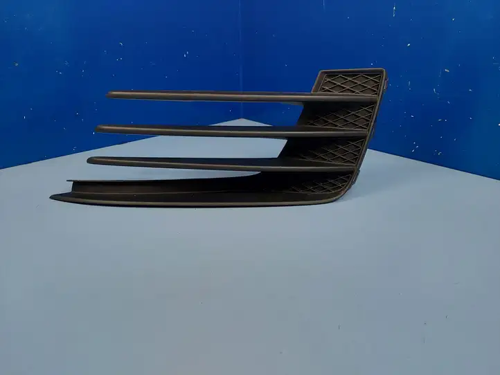 Volkswagen Golf VII (2013 - 2019)  5G0853665F Нижняя решётка (из трех частей)