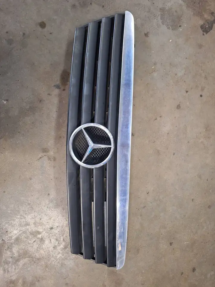 Mercedes-Benz A W168 (1997 - 2004) Верхняя решетка радиатора — фото 1