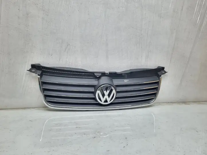 Volkswagen PASSAT B5.5 (2001 - 2005) 3B0853651L Верхняя решетка радиатора — фото 1