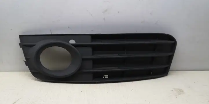 Audi A4 S4 B8 8K (2007 - 2011) 8K0807681A Решетка противотуманной фары — фото 1