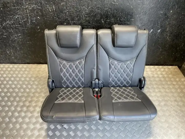 Toyota Prius+ (ZVW40) (2011 - 2018) Третий ряд сидений — фото 8