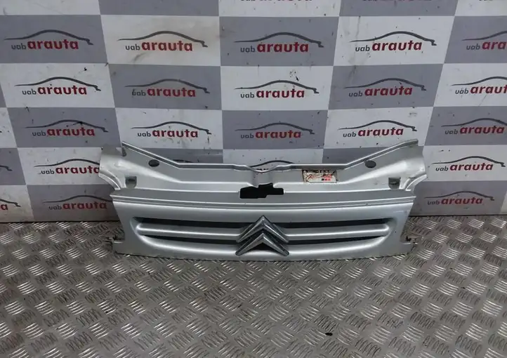 Citroen Berlingo (1996 - 2002) 9635603977 Верхняя решетка радиатора — фото 2