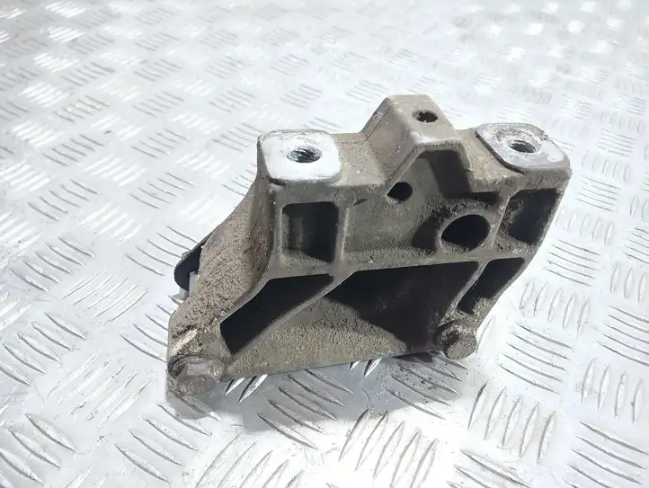 Volkswagen Golf V (2003 - 2009)   Кронштейн крепления коробки передач