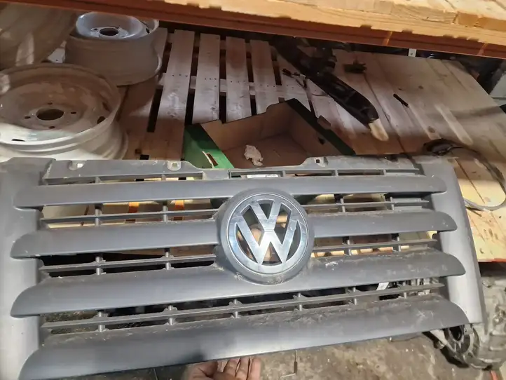 Volkswagen Crafter (2006 - 2016) 9068800085 Верхняя решетка радиатора — фото 1