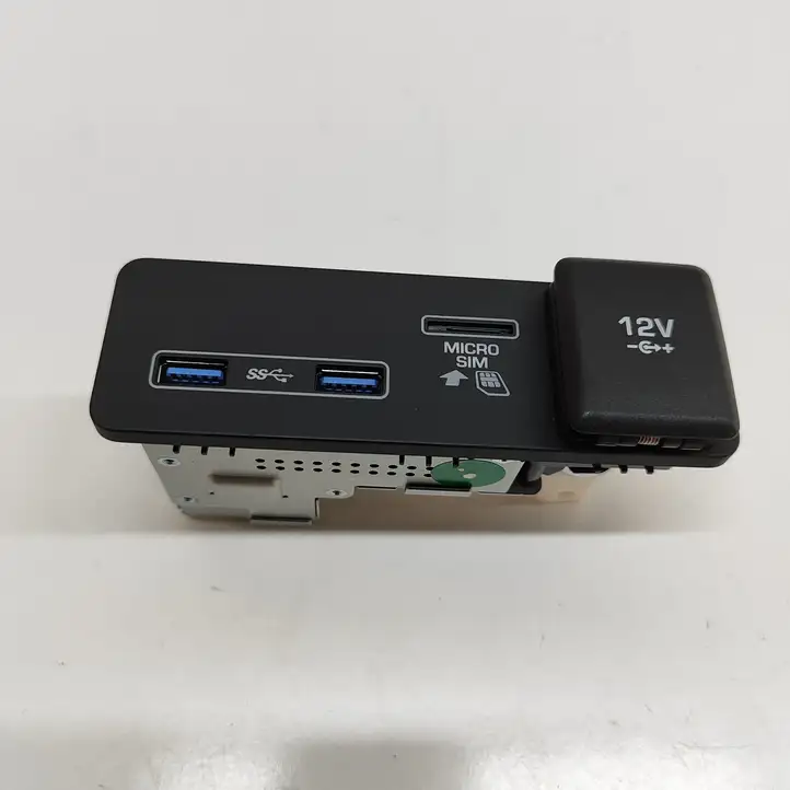 Jaguar I-Pace (2018 - ) USB разъем — фото 1