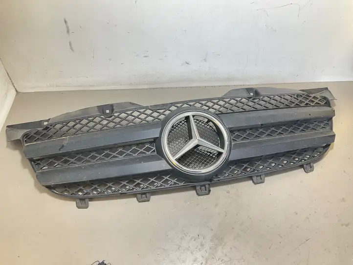 Mercedes-Benz Sprinter W906 (2006 - 2018) A9068800285 Верхняя решетка радиатора — фото 1